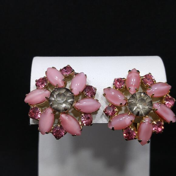 Vintage 1960s Art Glass Pink Rhinestone Clip Earrings, Gold Plated - Picture 6 of 10
